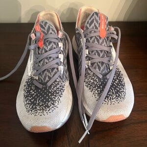 Women’s Brooks Bedlams size 7.5